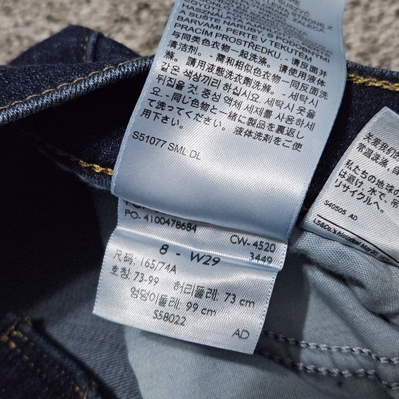 NEW Levi's Cropped Mid Rise Jeans - Picture 14 of 15